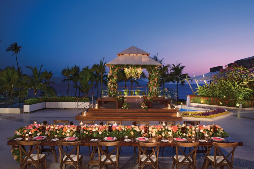 Poolside wedding reception in Mexico