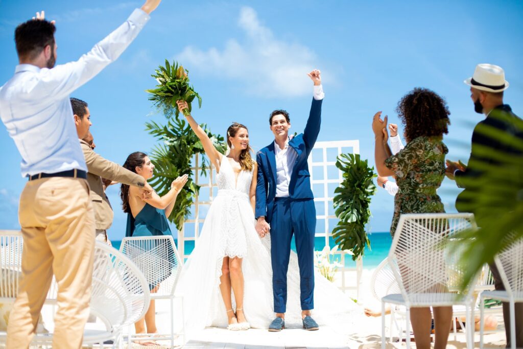 Bride and groom celebrate while getting married i Mexico