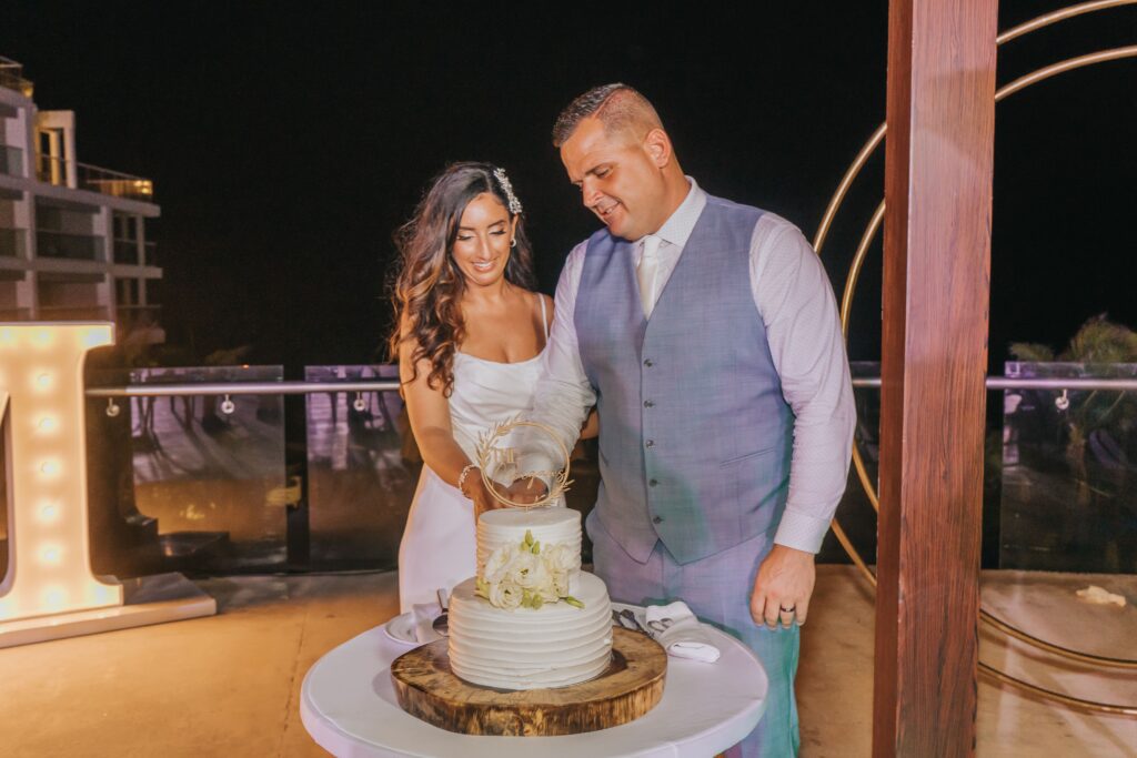 Bride & groom cutting wedding cake at Hard Rock Cancun wedding reception