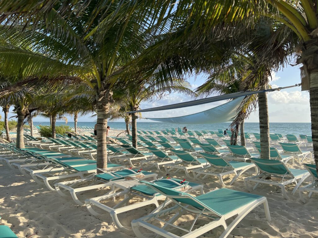 budget end all inclusive resort beach
