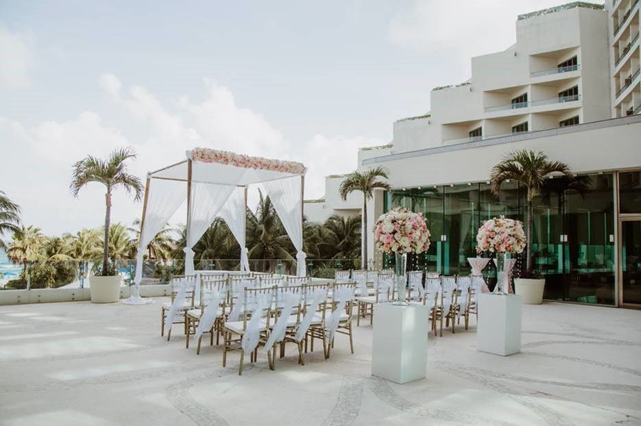 Egos Bar Terrace Wedding at Live Aqua Cancun