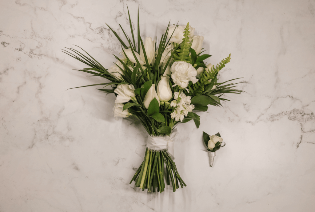 White bridal bouquet at UNICO 20°87° Hotel Riviera Maya wedding