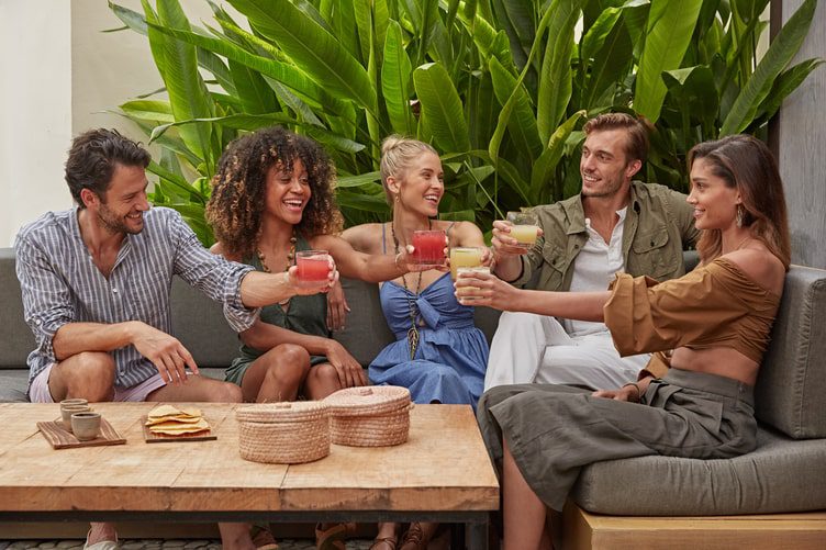 Guests enjoying drinks at UNICO 20°87° Hotel Riviera Maya