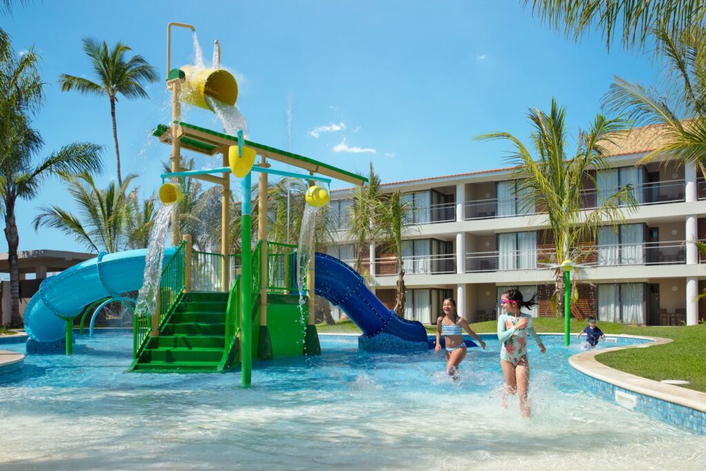 Families playing in the pool with a water park family friendly All-Inclusive resort